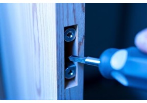 Raise Sagging Door Corner Using Hinge Shim