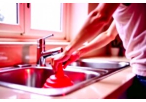How to Use a Plunger on a Double Sink Without Overflow